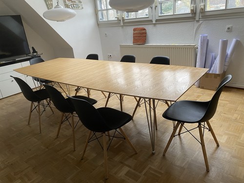 Konferenztisch und stühle - und,
