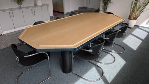 Konferenztisch